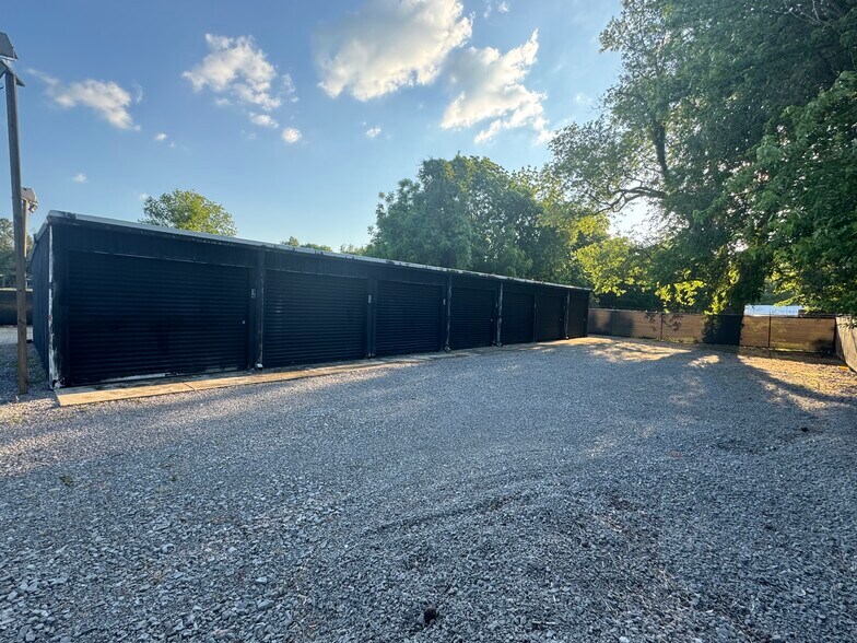 More Photos Of 405 Riverview Dr, Shelbyville Industrial For Sale