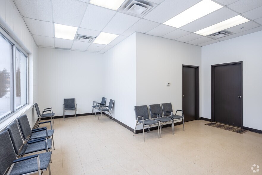 More Photos Of 10008-10022 167 St NW, Edmonton Showroom For Sale