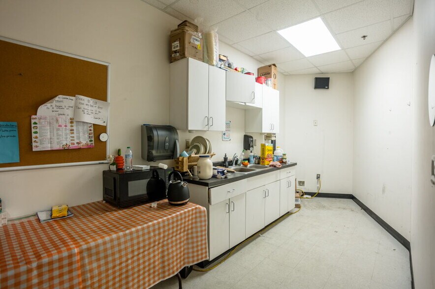 More Photos Of 1740 E Market St, Harrisonburg Storefront Retail Office For Sale