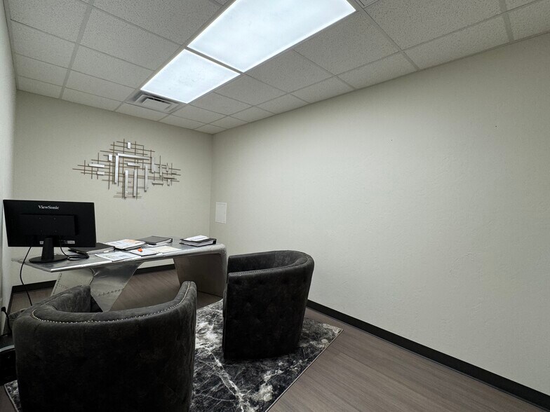 More Photos Of 217-223 S Coltrane Rd, Edmond Storefront Retail Office For Lease