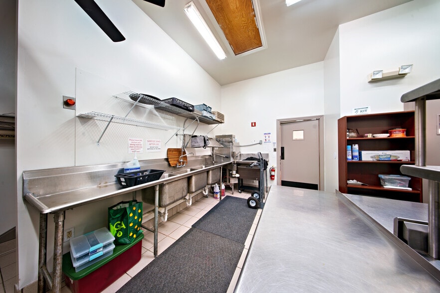 More Photos Of 128 Oakview Club Dr, Macon-Bibb Golf Course Driving Range For Sale