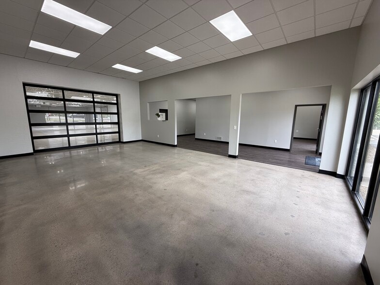 More Photos Of 11574 E Gondola St, Sharonville Warehouse For Lease