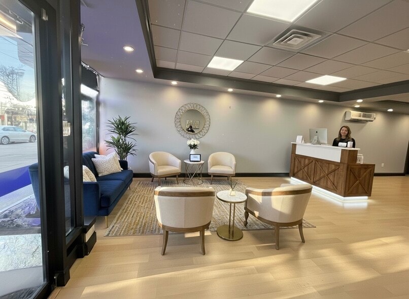 More Photos Of 123-127 Merrick Rd, Amityville Storefront For Lease