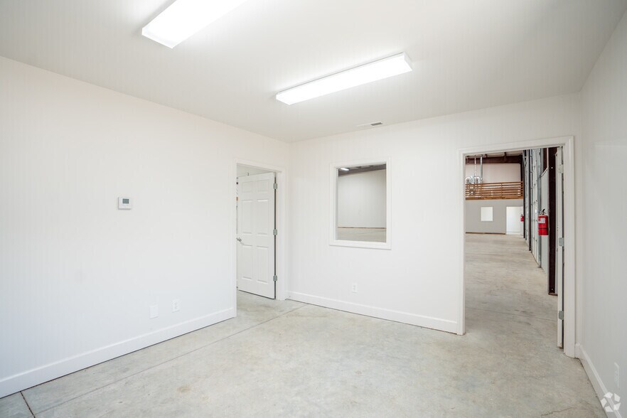 More Photos Of 48 County Road 265, Alabaster Unknown For Lease