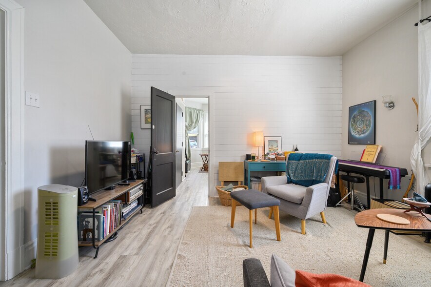 More Photos Of 815 McClure St, Munhall Apartments For Sale