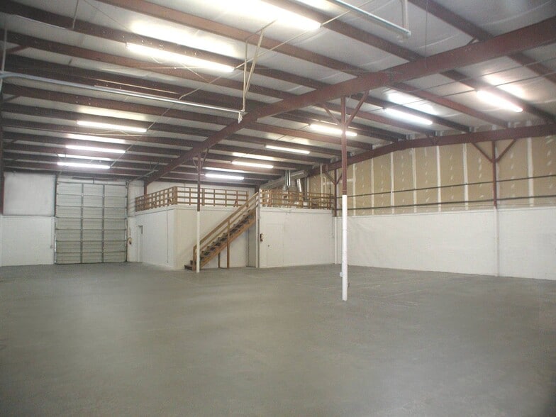More Photos Of 133 Bethea Rd, Fayetteville Warehouse For Lease