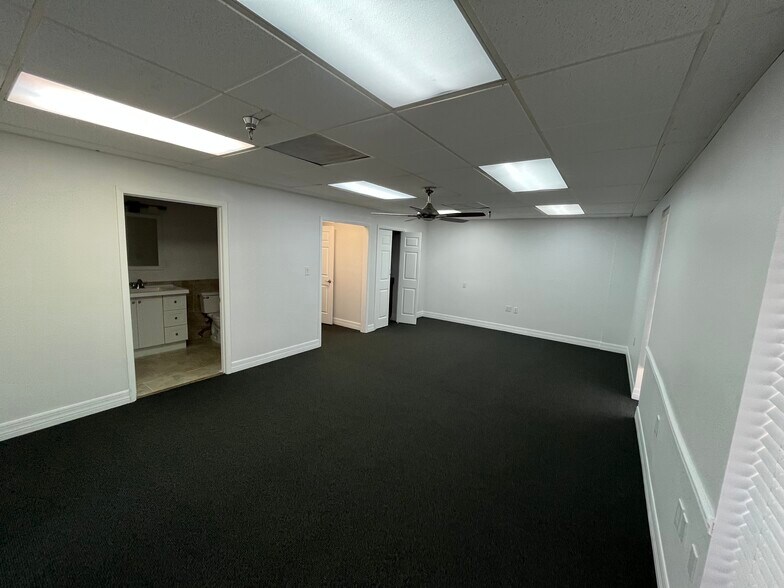 More Photos Of 2402 Clark St, Apopka Manufacturing For Lease