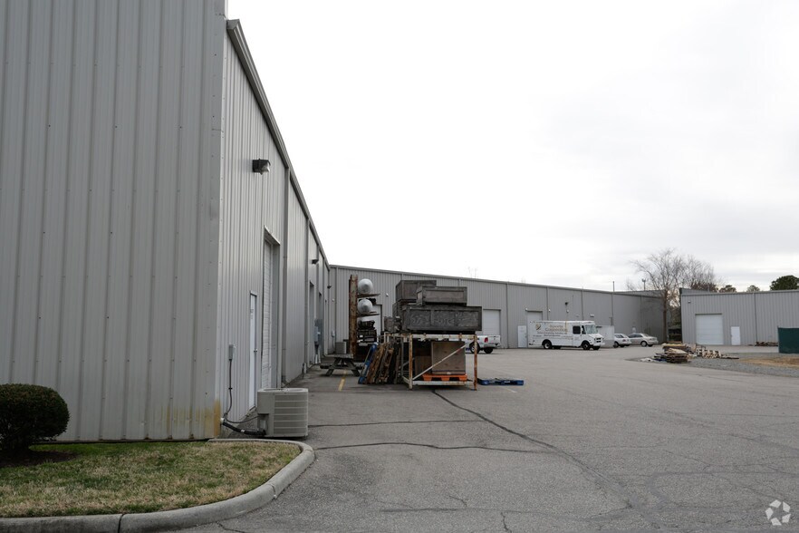 More Photos Of 545 Central Dr, Virginia Beach Distribution For Lease