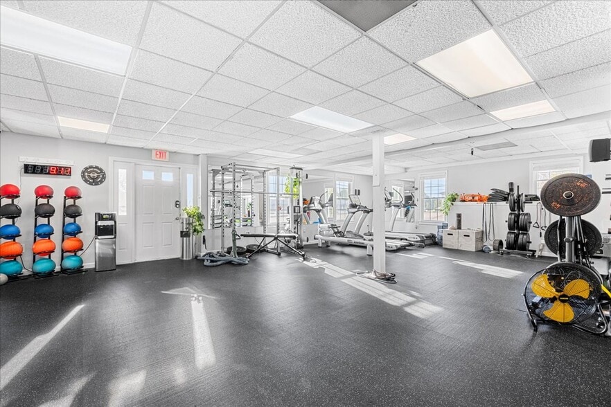 More Photos Of 620 Norwich New London Tpke, Uncasville Office For Lease