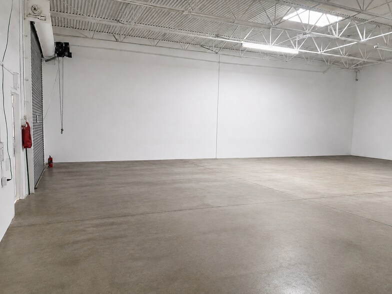 More Photos Of 10801 Brooklet Dr, Houston Warehouse For Lease
