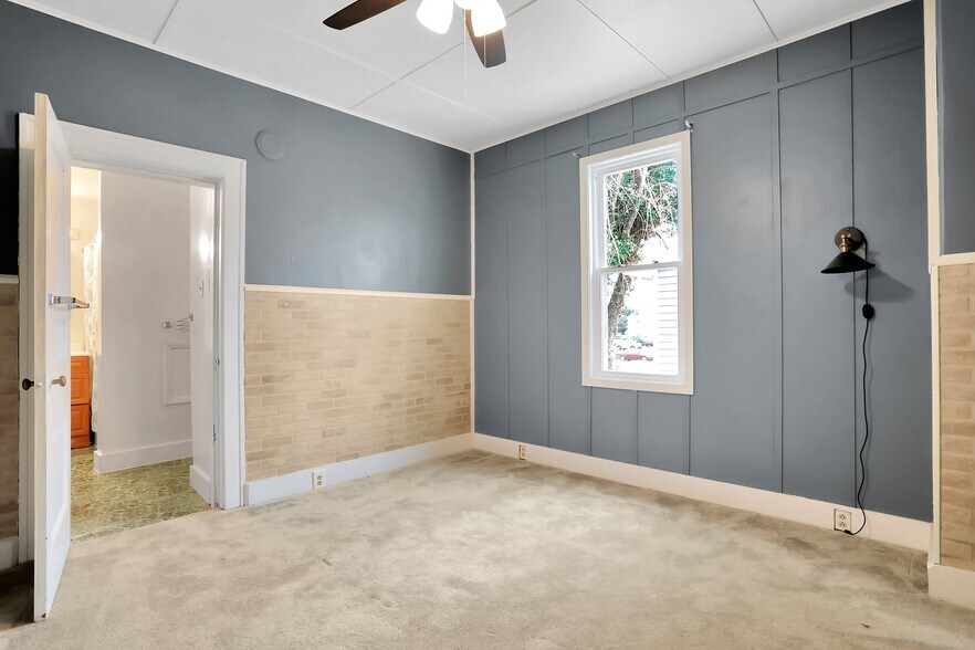 More Photos Of 9604 S Congress St, New Market Office For Sale