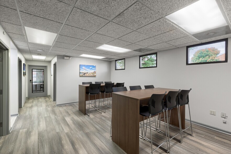 More Photos Of 725 Harvard Dr, Owensboro Coworking Space