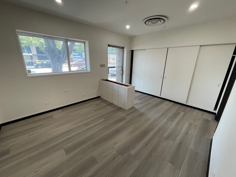 More Photos Of 1811 W Magnolia Blvd, Burbank Office For Lease