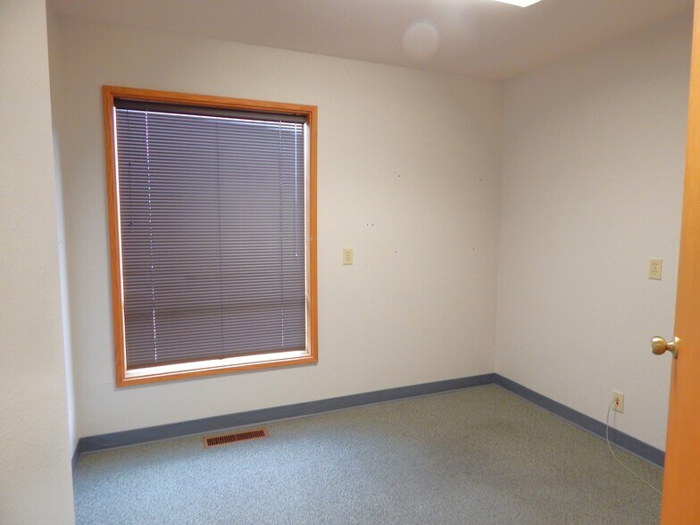 More Photos Of 272 Medical Loop, Roseburg Office For Sale