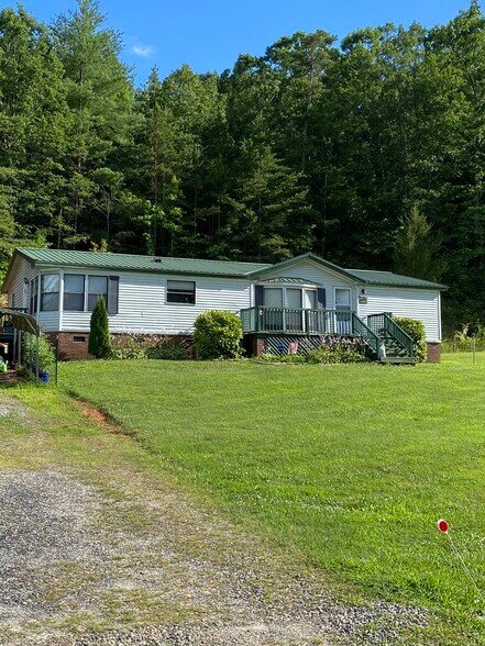 Primary Photo Of 6695 Springbrook Ave, Hickory Manufactured Housing Mobile Home Park For Sale