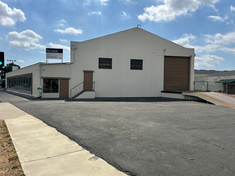 More Photos Of 2501 Yates Ave, Commerce Warehouse For Lease