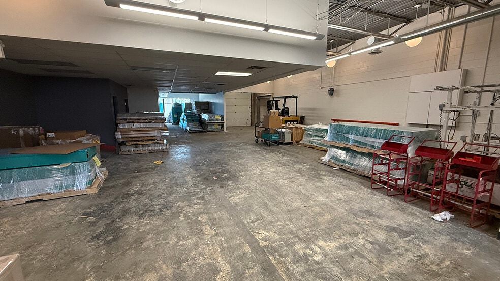 More Photos Of 112 King Edward E st, Winnipeg Warehouse For Lease