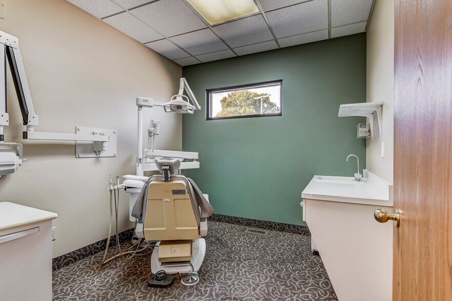More Photos Of 2965 S MacArthur Blvd, Springfield Medical For Sale