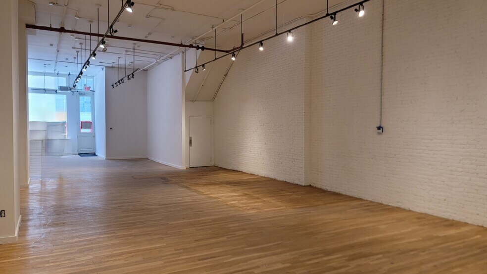 More Photos Of 153 Mercer St, New York Storefront Retail Residential For Lease