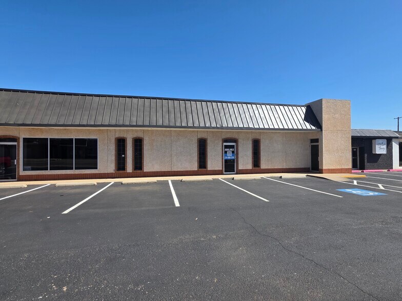 More Photos Of 3206-3212 34th St, Lubbock Storefront Retail Office For Lease