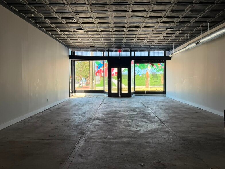 More Photos Of 101-103 E Franklin St, Warrenton Research And Development For Lease
