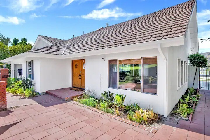 More Photos Of 12036 Darby Ave, Porter Ranch Specialty For Sale