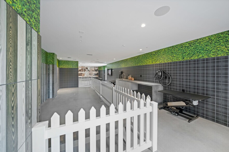 More Photos Of 585 Anton Blvd, Costa Mesa Apartments For Lease