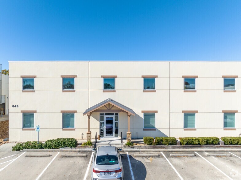 More Photos Of 840 Lawrence Rd, League City Flex For Sale