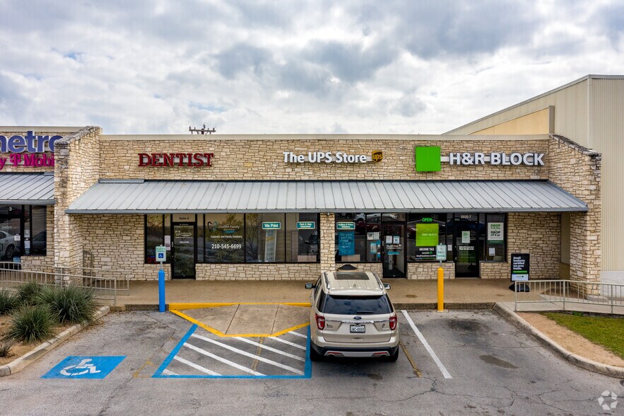 More Photos Of 2929-2951 Thousand Oaks Dr, San Antonio Storefront For Lease