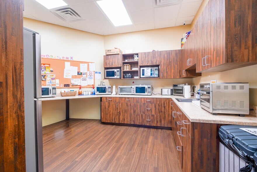 More Photos Of 1033 Dr Martin Luther King Jr St N, Saint Petersburg Medical For Sale