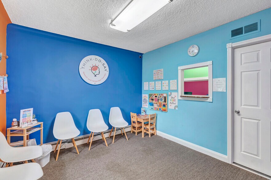 More Photos Of 482 Manor Rd, Staten Island Office For Lease