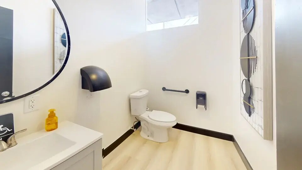 More Photos Of 2520 L St, Bakersfield Medical For Lease