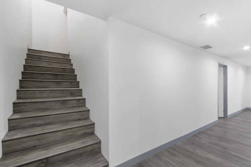 More Photos Of 245 Fischer Ave, Costa Mesa Light Manufacturing For Lease