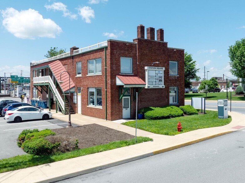 More Photos Of 1018 N Christian St, Lancaster Unknown For Sale