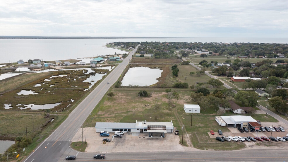More Photos Of 103 Henderson St, Palacios Convenience Store For Sale