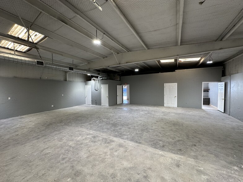 More Photos Of 5021 Gordon Smith Dr, Rowlett Warehouse For Sale