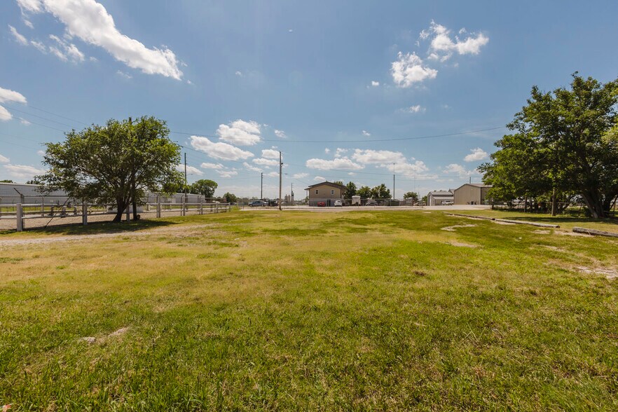More Photos Of 1610 W 6th Ave, El Dorado General Retail For Sale