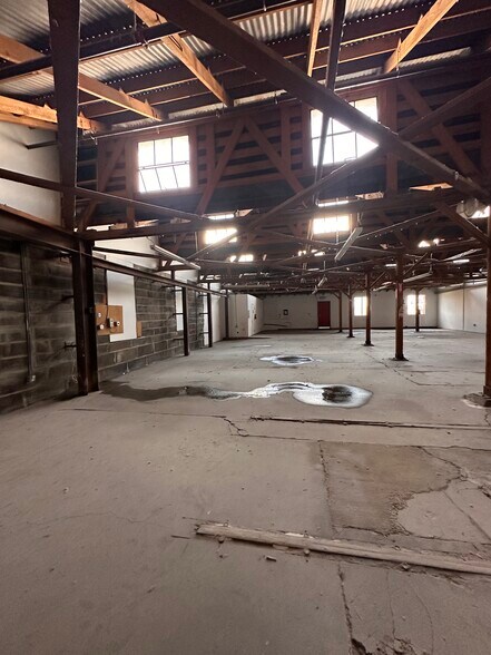 More Photos Of 2001 Belgrave Ave, Huntington Park Manufacturing For Lease