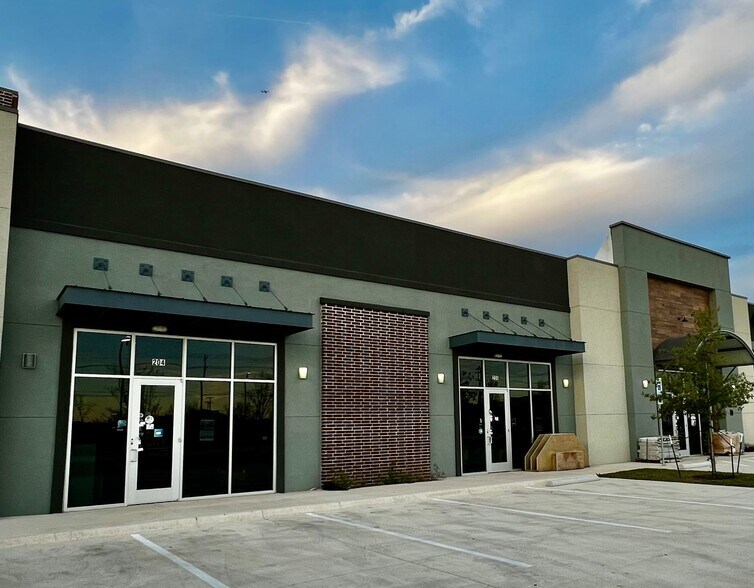 More Photos Of 821 W New Hope Dr, Cedar Park General Retail For Sale