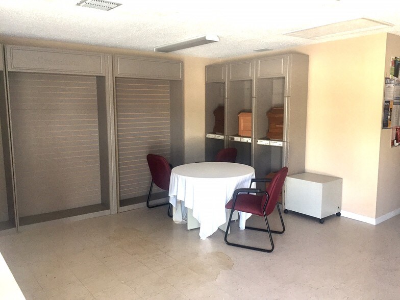 More Photos Of 123 S Industrial Dr, Orange City Medical For Lease