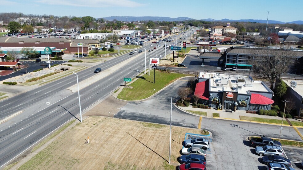 More Photos Of 4925 University Dr, Huntsville Unknown For Lease