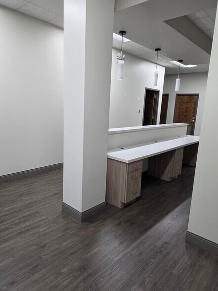 More Photos Of 150 Stephen P Yokich Pky, Spring Hill Storefront Retail Office For Lease