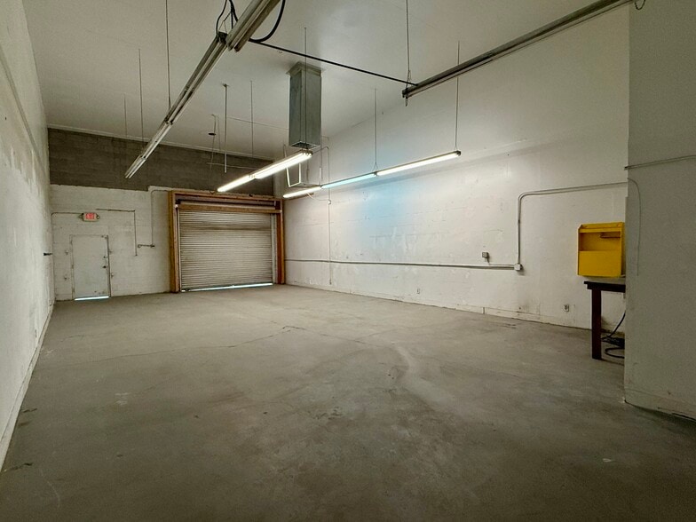 More Photos Of 3227 Meade Ave, Las Vegas Light Manufacturing For Lease