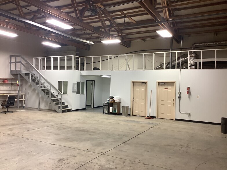 More Photos Of 1006 W Bruneau Ave, Kennewick Warehouse For Lease
