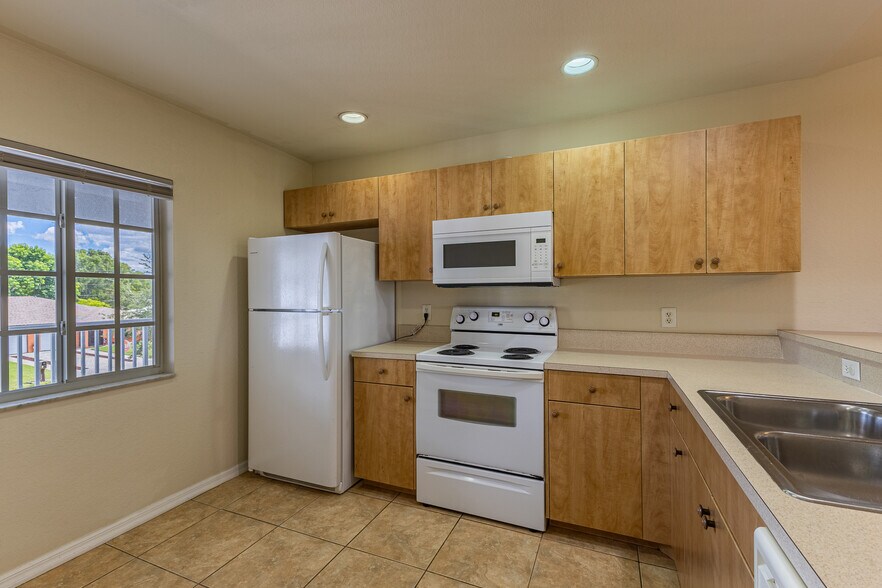 More Photos Of 1328 SE 8th Ave, Cape Coral Multifamily For Sale