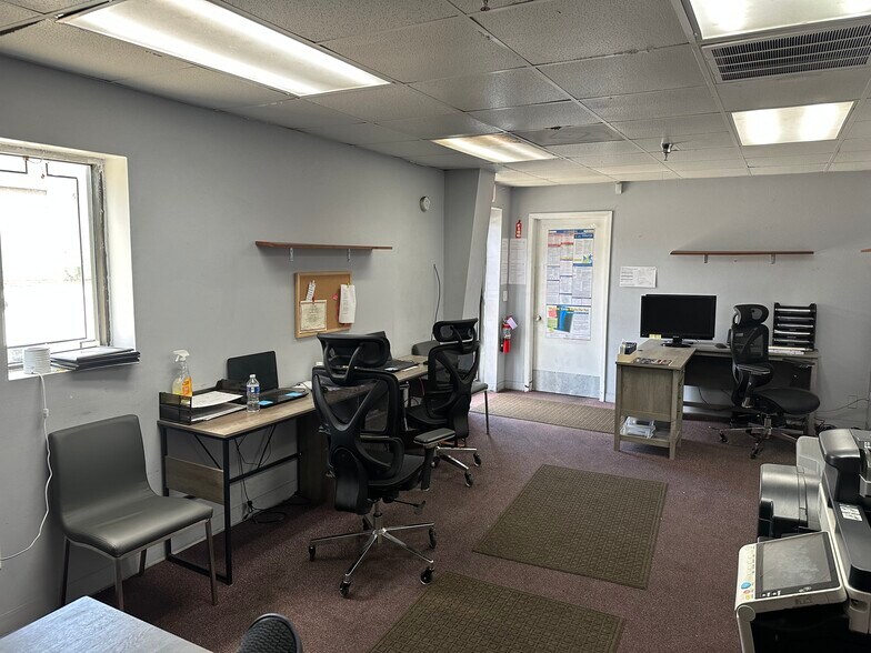 More Photos Of 12880 Automobile Blvd, Clearwater Manufacturing For Lease