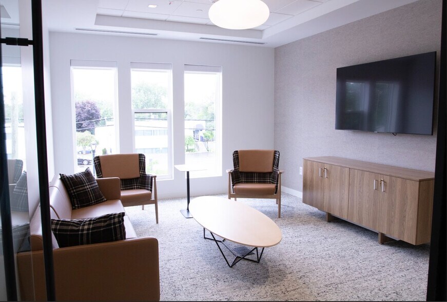 More Photos Of 27 S Squirrel Rd, Auburn Hills Coworking Space