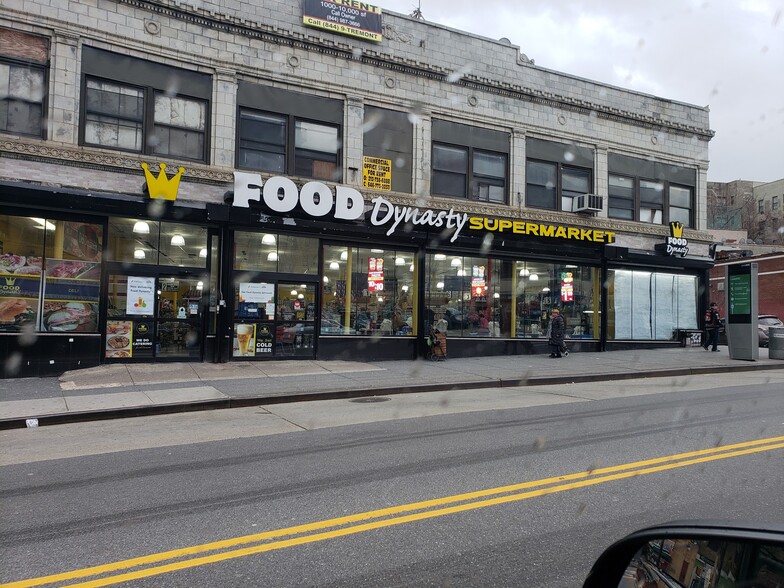 More Photos Of 40-2038 W Burnside Ave, Bronx Storefront Retail Office For Lease