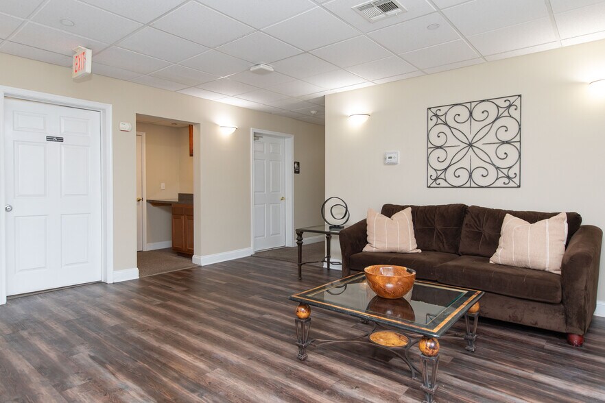 More Photos Of 555 Andorra Glen Ct, Lafayette Hill Apartments For Lease