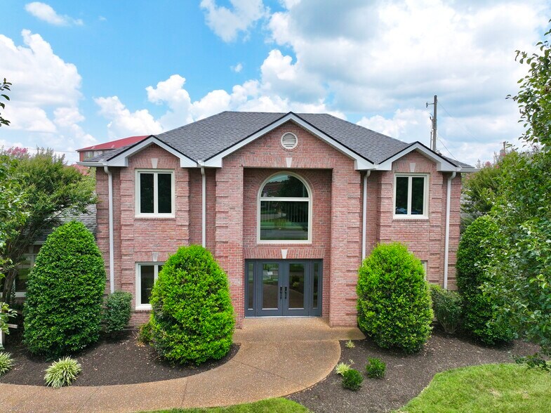 More Photos Of 103 Bluegrass Commons Blvd, Hendersonville Office For Lease